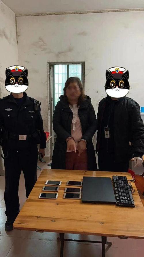 女民警上班吃瓜,意外成为“吃瓜群众”